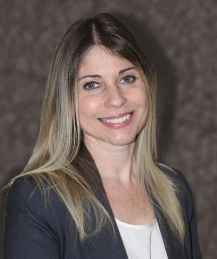 Eileen Ariza, Controller